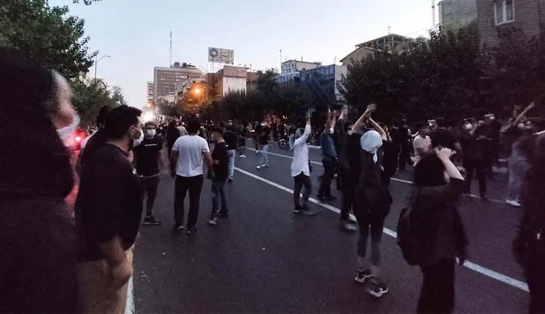 من الاحتجاجات في طهران أمس