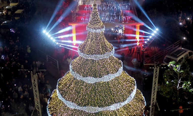 اضاءة شجرة الميلاد في مدينة جبيل