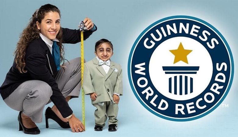 شاب إيراني يدخل موسوعة غينيس كأقصر رجل في العالم