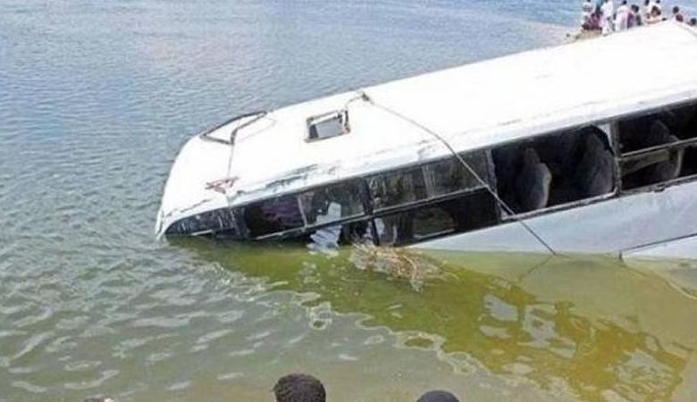 قتيلان على الأقل في سقوط حافلة في نهر شمال غربي اسبانيا