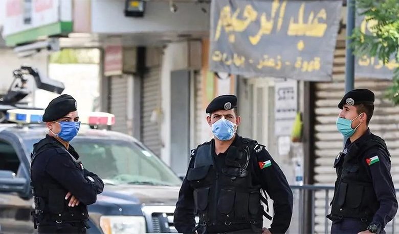 مقتل رجل أمن وإصابة اثنين خلال احتجاجات على أسعار المحروقات جنوب الأردن